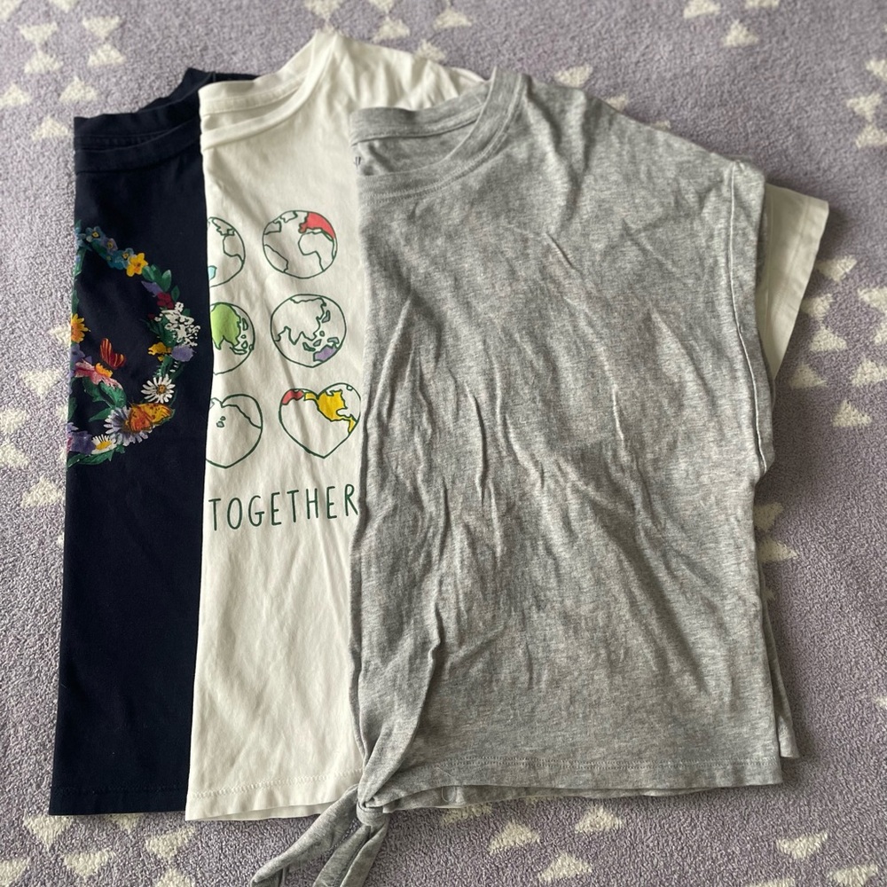 Banana Republic Short Organic cotton Tees in navy, White, and Gray - set of 3